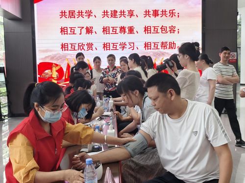 紅石榴健康義診 暖心服務進社區，便民利民促健康